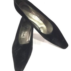 FERRAGAMO Italy Womens Black Velvet Heels 8.5 B